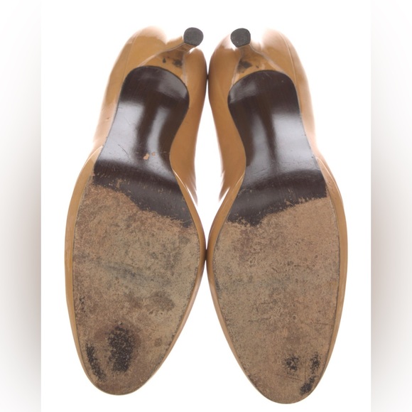 STUART WEITZMAN Luxury Patent Leather Pumps in Sand. GUC, Size 9. Price Firm, TY - Picture 4 of 4